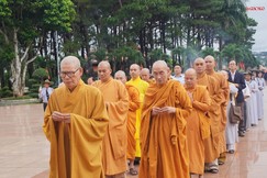 Ban Trị sự GHPGVN tỉnh Đắk Lắk dâng hương, đặt vòng hoa tưởng niệm các anh hùng, liệt sĩ