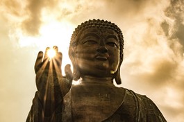 Đức Phật Thích Ca chứng Túc mạng minh, Ngài biết tất cả kiếp quá khứ Ngài từng làm gì và ai là người thân hay người nghịch với Ngài, nên Phật giải quyết tất cả mọi việc hoàn toàn tốt đẹp.