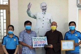Chùa Hải Quang ủng hộ 200 triệu đồng vào Quỹ "Mua vắc-xin Covid-19"