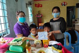 Hội Từ thiện Nhân Ái, TP.Rạch Giá giúp đỡ hai bé mồ côi