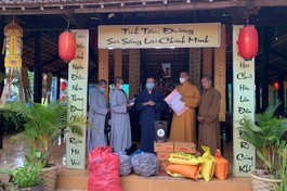 Thiền viện Trúc Lâm Bình Phước phối hợp Ban Trị sự GHPGVN huyện Lộc Ninh cúng dường đến chư Tăng Ni hành giả gần 40 tự viện, tịnh thất