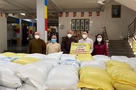 Ban Trị sự Phật giáo tỉnh Bến Tre gởi tặng 12 tấn gạo đến bà con khó khăn đang cách ly phòng Covid-19