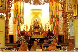 Chư tôn đức chủ tọa hội nghị