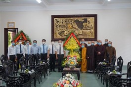 Thừa Thiên Huế: Lãnh đạo tỉnh thăm, chúc mừng Phật đản đến Ban Trị sự Phật giáo tỉnh