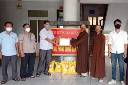 Chùa Thiên Sơn, Hồng Phúc (Nghệ An) trao hơn 200 phần quà đến người dân khó khăn