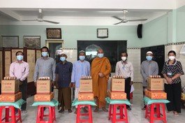 Tịnh xá Ngọc Minh sẻ chia với đồng bào Chăm phường Phước Long A (TP.Thủ Đức)