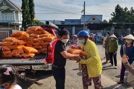 Trao 100 phần quà đến hội viên Hội người mù huyện Xuyên Mộc