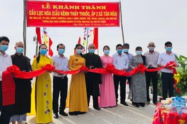 Cắt băng khánh thành cầu Lục Hòa tại xã Tân Hòa, huyện Bến Lức - Ảnh: TQ
