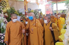 Chư tôn giáo phẩm Hội đồng Chứng minh hữu nhiễu kim quan tiễn biệt Trưởng lão Hòa thượng Thích Huệ Tánh
