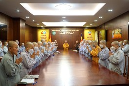 Niệm Phật cầu gia hộ trước buổi họp