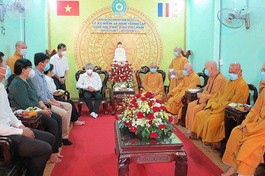 Đại diện các cơ quan huyện Củ Chi chúc mừng 40 năm thành lập GHPGVN