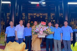 Nghệ An: Lãnh đạo UBND huyện Yên Thành chúc mừng Phật đản Phật lịch 2565