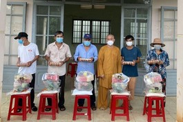 Thiền tự Phước Quang tặng quà cho bà con huyện Nhơn Trạch và Long Thành