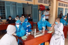 Đồng Tháp: Tăng Ni Phật giáo TP.Sa Đéc tiêm mũi 2 vắc-xin phòng Covid-19