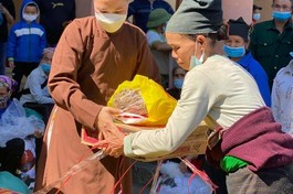 Trung tâm từ thiện chùa Hồi Long tổ chức chương trình “Yêu thương vùng cao”