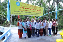 Ban Trị sự GHPGVN quận Bình Thạnh, chùa Diệu Pháp khánh thành cầu nông thôn tại Mỏ Cày Bắc, Bến Tre