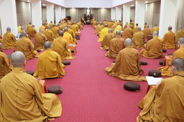 Tăng Ni sinh Học viện Phật giáo VN tại Hà Nội bố-tát, thính giới tại trường hạ chùa Sóc Thiên Vương
