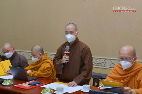 Thượng tọa Thích Quang Thạnh phát biểu tại buổi họp của Học viện chiều 26-11-2021 - Ảnh: Bảo Toàn