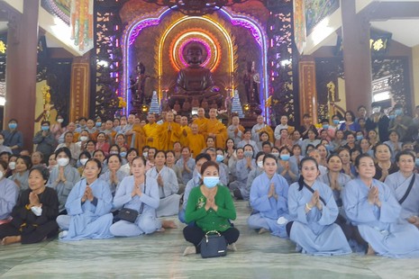 Ban Trị sự Phật giáo quận 7 cúng dường trường hạ chùa Thiên Châu, tỉnh Long An 