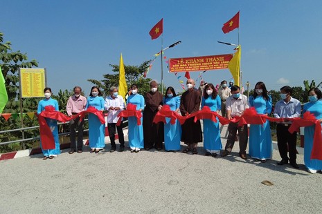 Ban Trị sự Phật giáo huyện Chợ Mới khánh thành cầu nông thôn