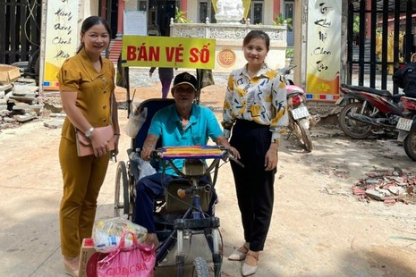 Chùa Thanh Lâm tổ chức tặng 1.000 phần suất chay cho công nhân, người lao động khó khăn - Ảnh: T.L