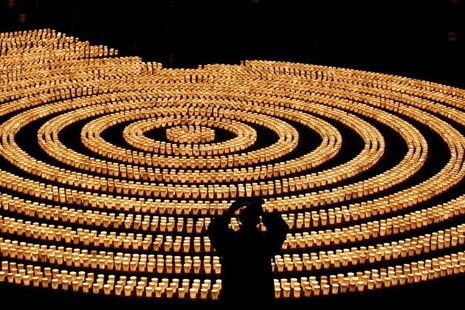 Ngôi chùa ở Nhật thắp 6.500 cây nến cầu may mắn năm 2022