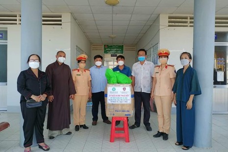 Cà Mau: Niệm Phật đường Phước Điền hỗ trợ thuốc điều trị F0 tại nhà
