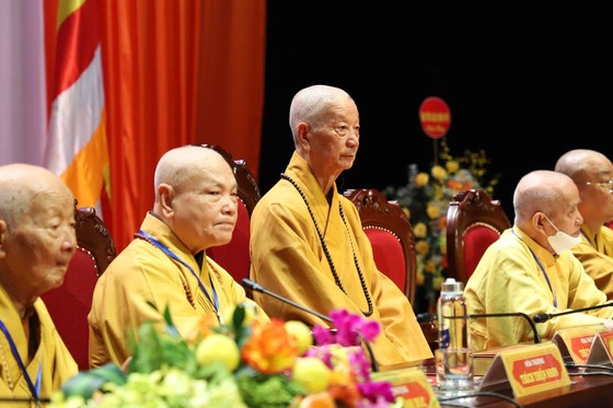 [Video] Đức Quyền Pháp chủ GHPGVN ban đạo từ tại Đại hội đại biểu Phật giáo TP.Hà Nội lần thứ IX