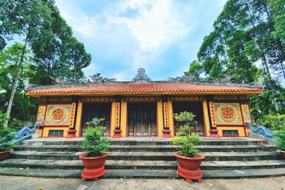 Chánh điện chùa Bửu Hưng