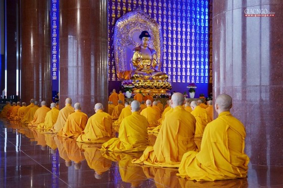 Chư Tăng tu học các khóa thuộc Học viện Phật giáo VN tại TP.HCM cử hành lễ Tự tứ - Ảnh: Bảo Toàn
