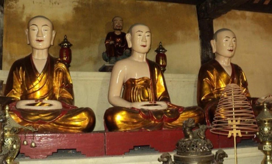 Tổ sư Pháp Loa, Phật hoàng Trần Nhân Tông, Tổ sư Huyền Quang (từ phải)