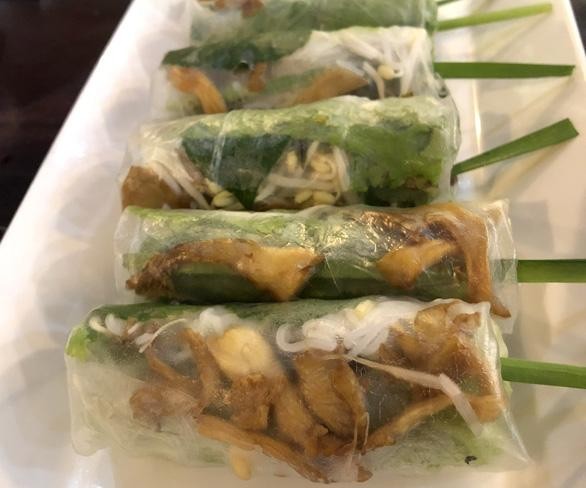 Mâm tết nhà bác sĩ: Ăn chay giải ngán, tán lộc không sát sanh!