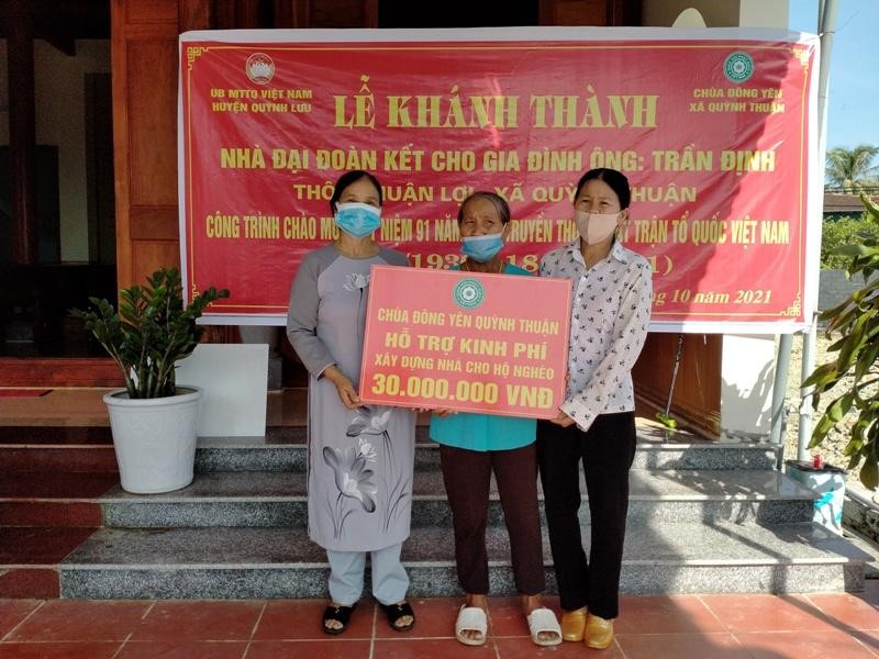 Chùa Đông Yên bàn giao nhà Đại đoàn kết đến hộ nghèo