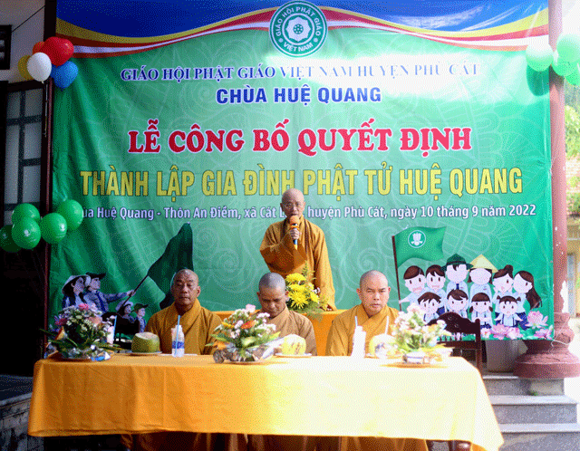 Bình Định: Gia đình Phật tử Huệ Quang (huyện Phù Cát) nhận quyết định thành lập