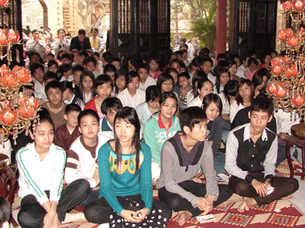 Hà Nội: Ban Hoằng pháp Trung ương tư vấn mùa thi ảnh 2