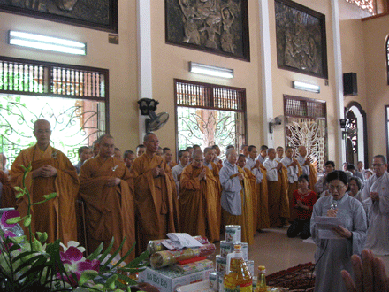Ban Hướng dẫn Phật tử THPG TP.Hồ Chí Minh cúng dường các trường hạ