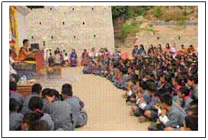 Jangtrul Yangsed Rinpoche thuyết giảng ngày 21-9 tại trường trung học cơ sở Chamzamtog.