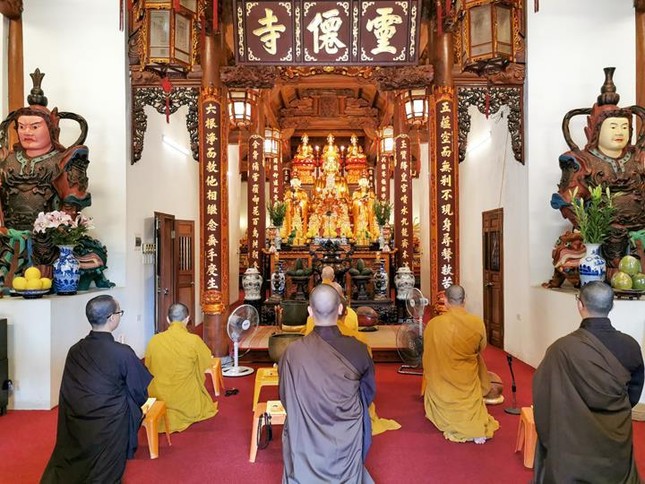 Một ngày an cư trong mùa giãn cách xã hội tại chùa Bằng - Hà Nội ảnh 1