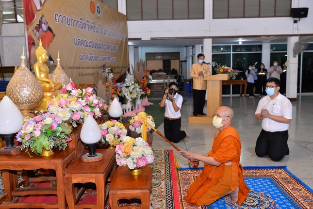 Bệnh viện dành cho tu sĩ Phật giáo tại Thái Lan ảnh 1