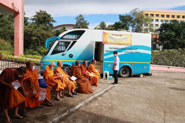 Bệnh viện dành cho tu sĩ Phật giáo tại Thái Lan ảnh 16