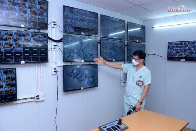 Lãnh đạo Trung ương GHPGVN thăm các bệnh viện dã chiến, điều trị Covid-19 tại TP.HCM ảnh 6