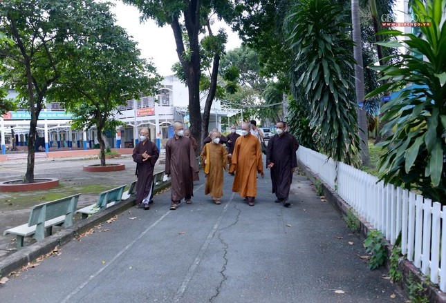 Lãnh đạo Giáo hội thăm các cơ sở hỗ trợ tuyến đầu chống dịch của Phật giáo tại TP.HCM ảnh 9