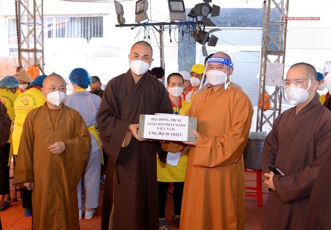 Lãnh đạo Giáo hội thăm các cơ sở hỗ trợ tuyến đầu chống dịch của Phật giáo tại TP.HCM ảnh 26