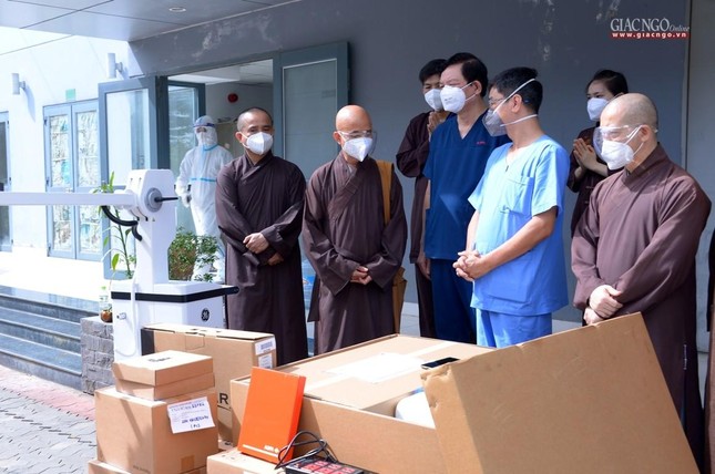 Ban Trị sự Phật giáo TP.HCM hỗ trợ máy X-quang cho Bệnh viện Dã chiến số 10 ảnh 5