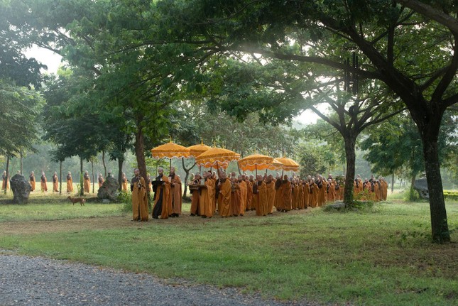 Hình ảnh lễ rước giới bổn trong Đại giới đàn Qua Bờ thuộc Đạo tràng Mai Thôn ảnh 8