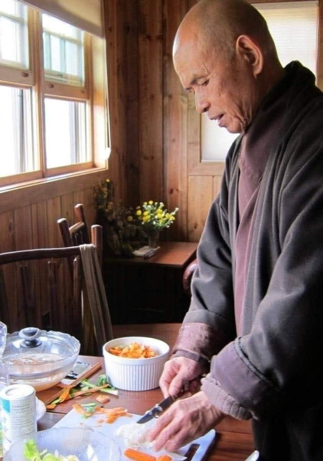 Thiền sư Thích Nhất Hạnh giảng về bốn loại thức ăn của con người ảnh 1