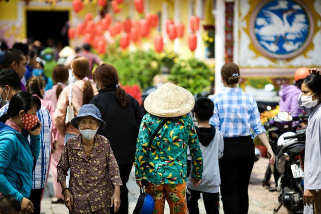 Người Sa Đéc đến chùa trong rằm tháng Giêng ảnh 10