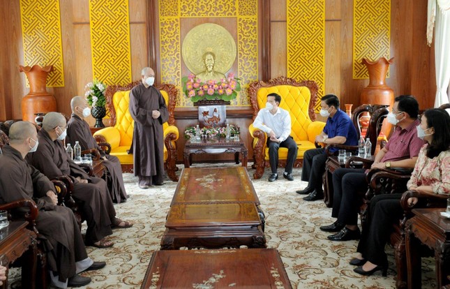 Trung ương GHPGVN thăm lãnh đạo tỉnh Long An và tình nguyện viên Phật giáo ảnh 1