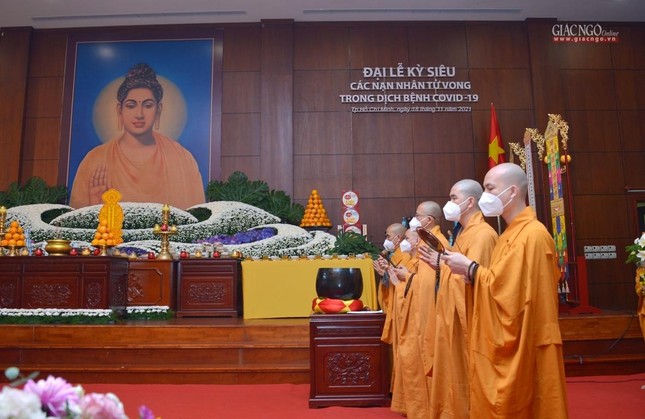 Trang nghiêm Đại lễ kỳ siêu nạn nhân tử vong trong dịch bệnh Covid-19, tại Việt Nam Quốc Tự ảnh 25