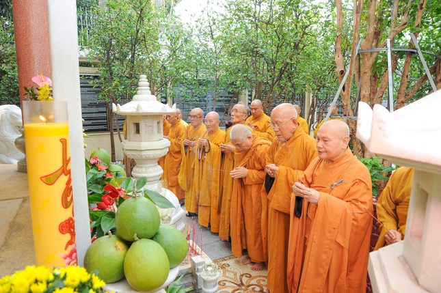 Trang nghiêm lễ tưởng niệm năm thứ 7 ngày Đại lão Hòa thượng Thích Trí Tịnh viên tịch ảnh 10